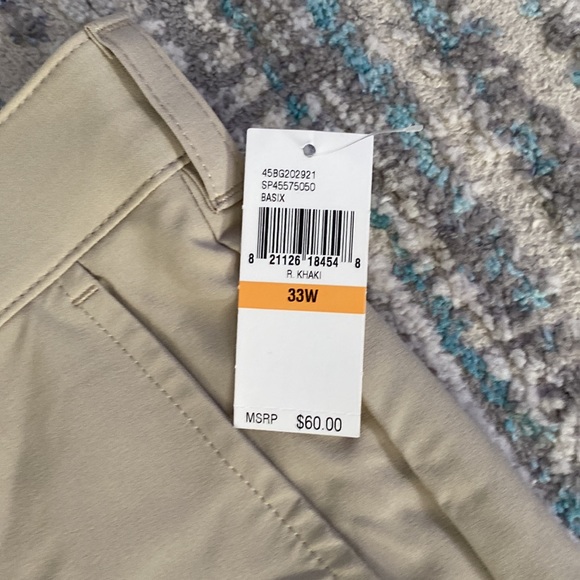 IZOD Men's Golf 9.5" Swingflex Stretch Straight Fit Short - Picture 2 of 6